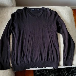 Black men's v-neck dress sweater, Size medium